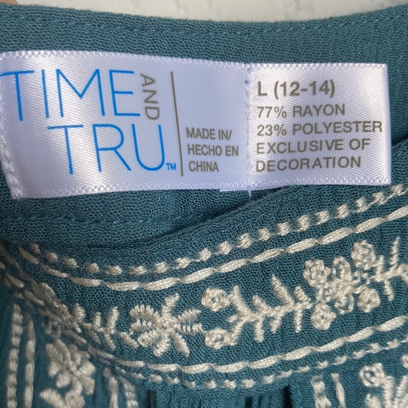 Time and true shoulder cut out dress size 12-14 (L) - Picture 4 of 4